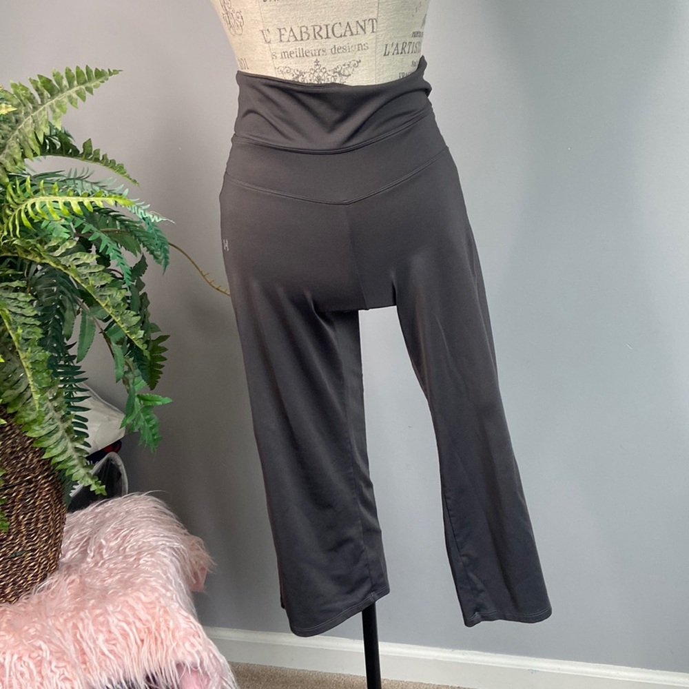 Under Armour Small All Season Gear Gray Athletic Crop Pants Elastic Waist